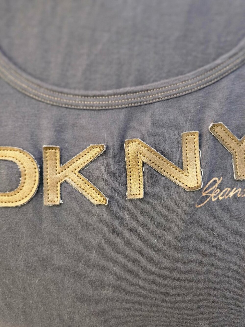 DKNY tshirt with leather letters - Picture 2 of 3